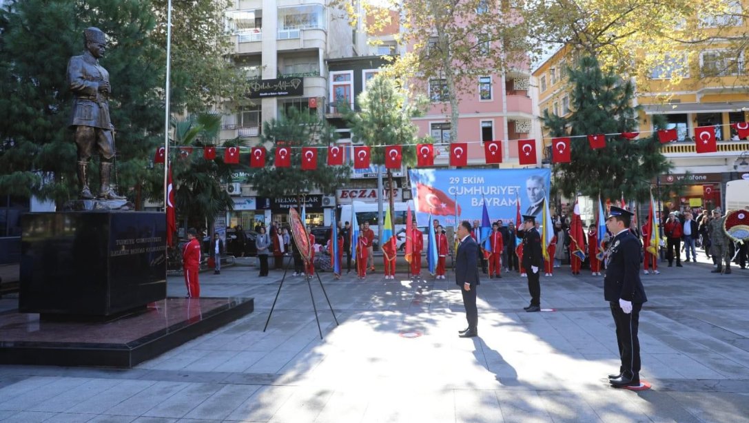 29 Ekim Cumhuriyet Bayramı Çelenk Sunma Töreni Gerçekleştirildi.